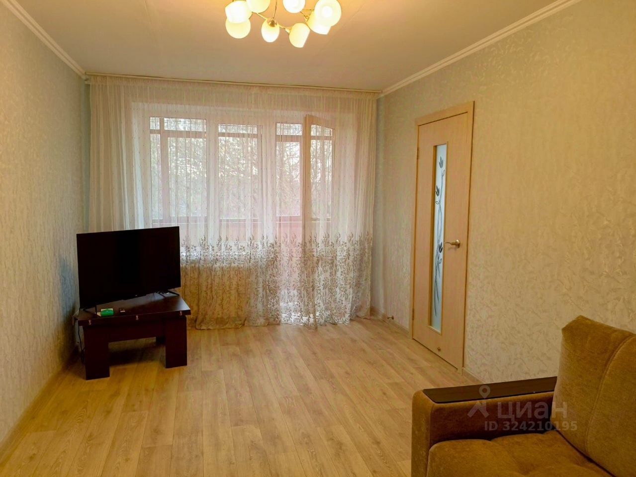 Продажа 3-комн квартиры на вторичном рынке пос. Любучаны, улица Спортивная, 1