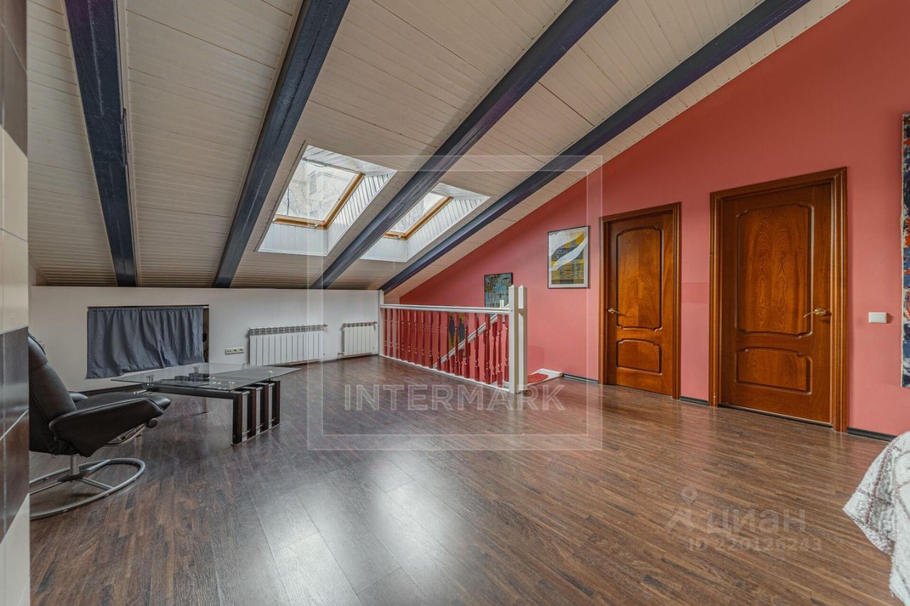 Продажа 4-комн квартиры на вторичном рынке Староконюшенный переулок, 33