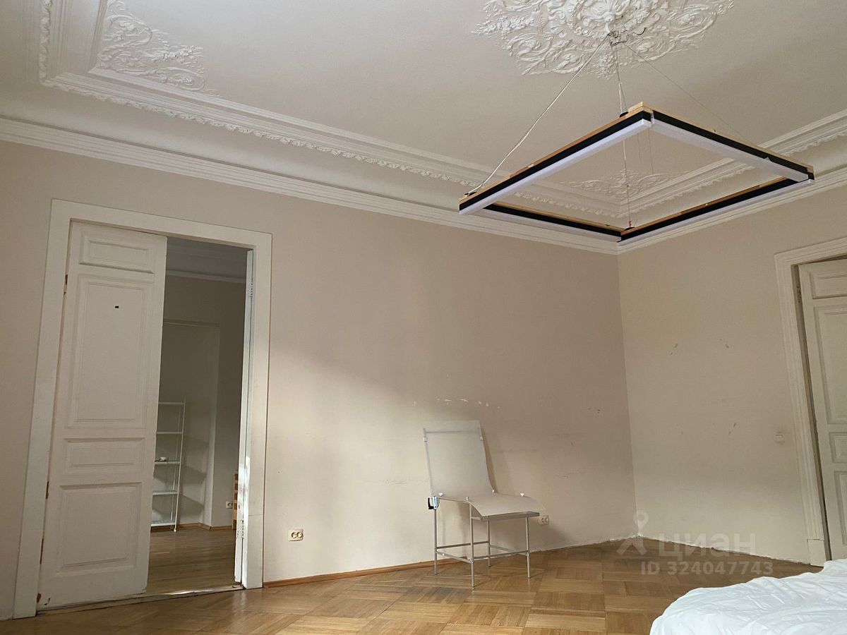 Аренда 3-комн квартиры на вторичном рынке Саперный переулок, 10