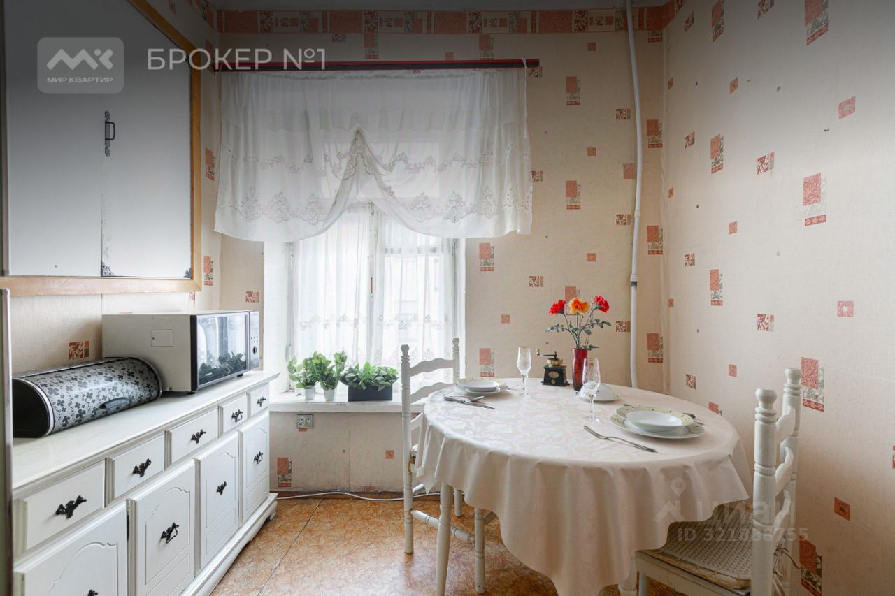 Продажа 3-комн квартиры на вторичном рынке Невский проспект, 51