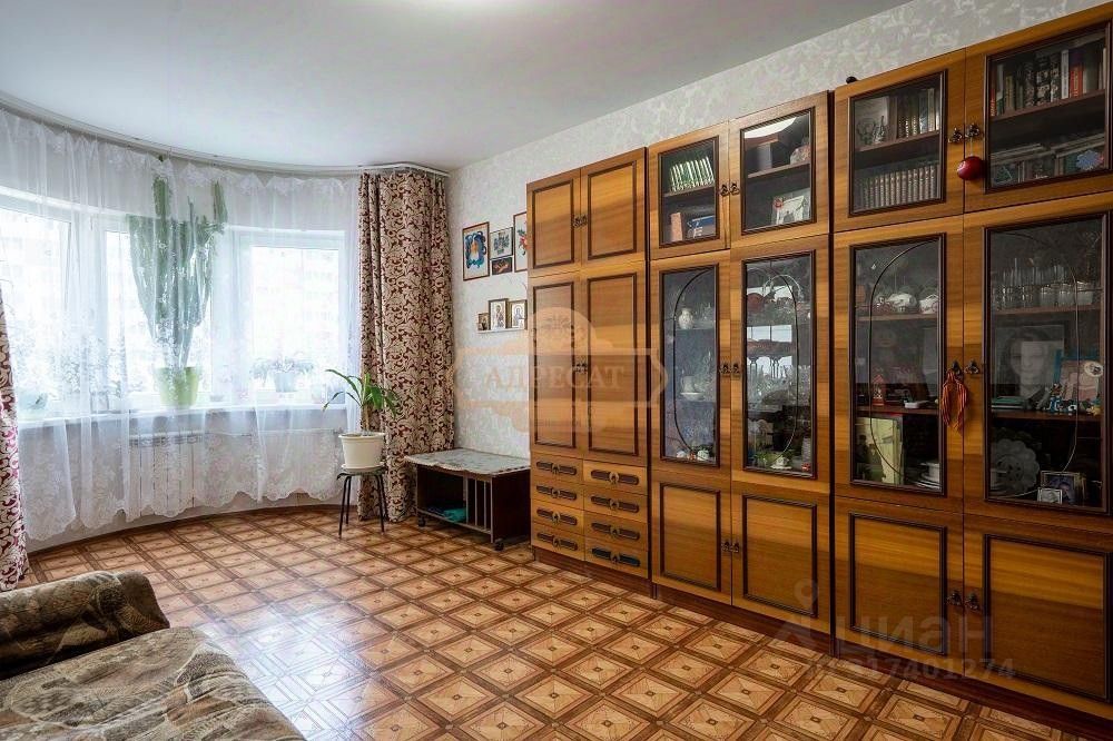 Продажа 3-комн квартиры на вторичном рынке улица Оптиков, 49к2