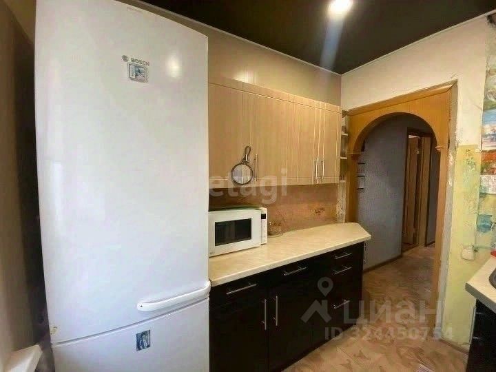 Продажа 3-комн квартиры на вторичном рынке Волхов, улица Марата, 2