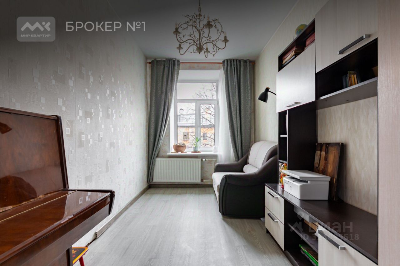 Продажа 3-комн квартиры на вторичном рынке 5-я Васильевского острова линия, 56Б