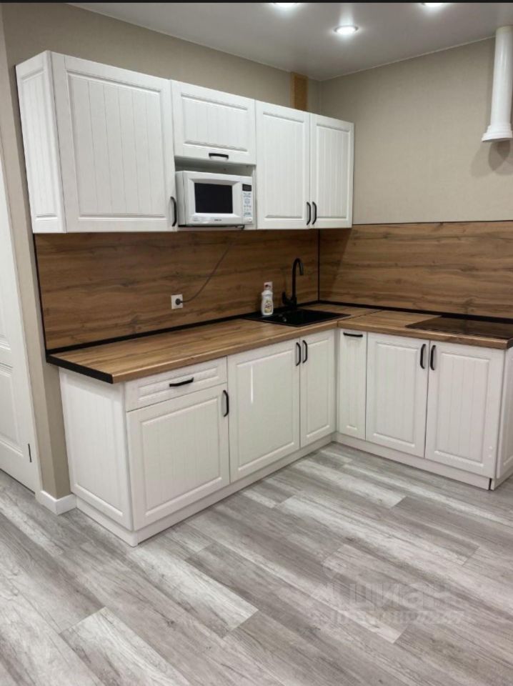 Продажа 1-комн квартиры на вторичном рынке Большеохтинский проспект, 15К3