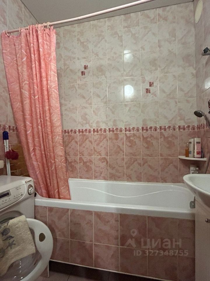 Продажа 3-комн квартиры на вторичном рынке улица Латышских Стрелков, 1