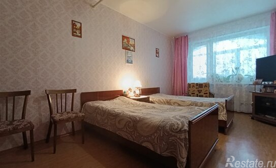 Продажа 5-комн квартиры на вторичном рынке Гатчина г, Красных Военлетов ул,  д. 2