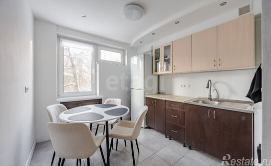 Продажа 3-комн квартиры на вторичном рынке пер Джамбула,  д. 5