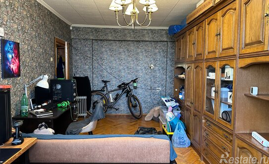 Продажа 2-комн квартиры на вторичном рынке улица Бажова,  д. 4