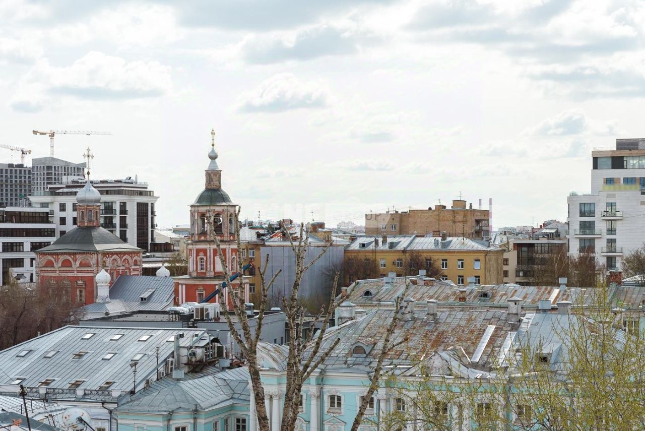 Продажа 4-комн квартиры на вторичном рынке Чистопрудный бульвар, 23С1
