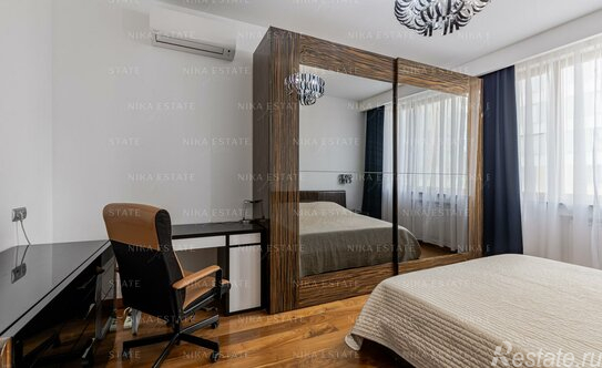 Продажа 4-комн квартиры на вторичном рынке Конный переулок