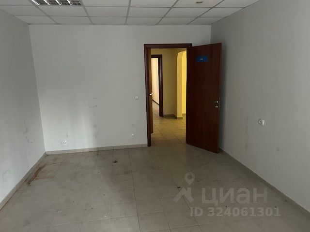 Продажа 3-комн квартиры на вторичном рынке Камская улица, 4