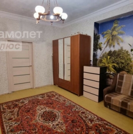 Продажа 4-комн квартиры на вторичном рынке 5-й микрорайон, Школьная улица,  д. 68