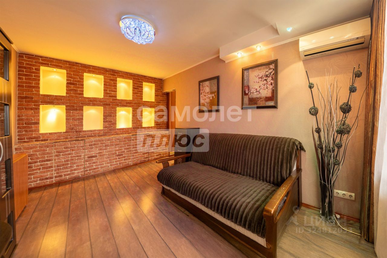 Продажа 2-комн квартиры на вторичном рынке Чехов, Молодежная улица, 4