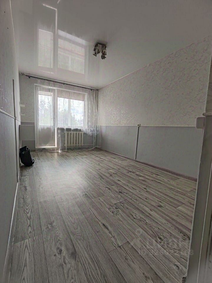 Продажа комнаты Коммунар г., улица Ижорская, 28