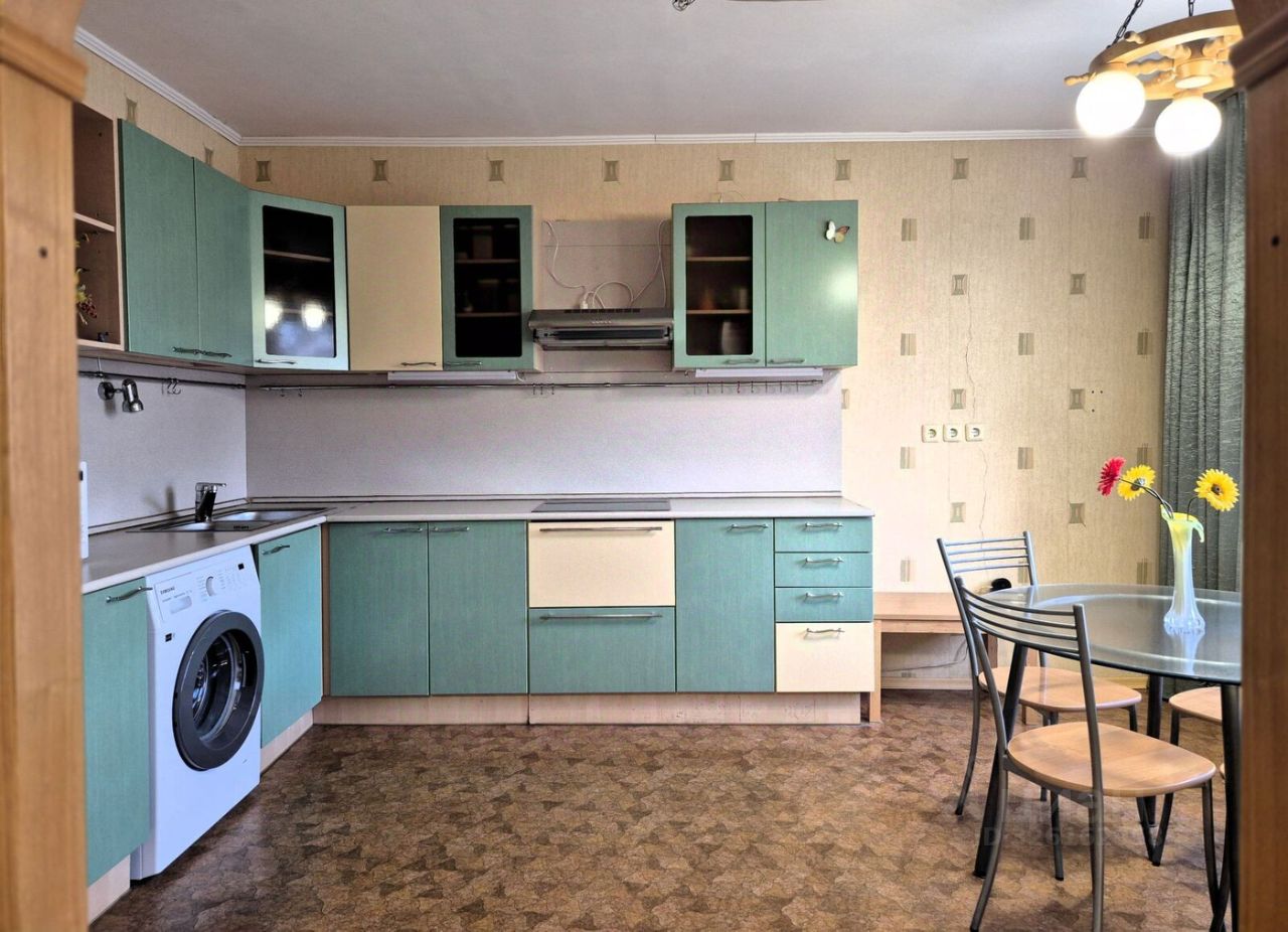Продажа 3-комн квартиры на вторичном рынке улица Типанова, 34к2