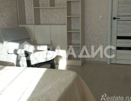 Продажа 1-комн квартиры на вторичном рынке улица Маршала Казакова,  д. 70 к1 с1