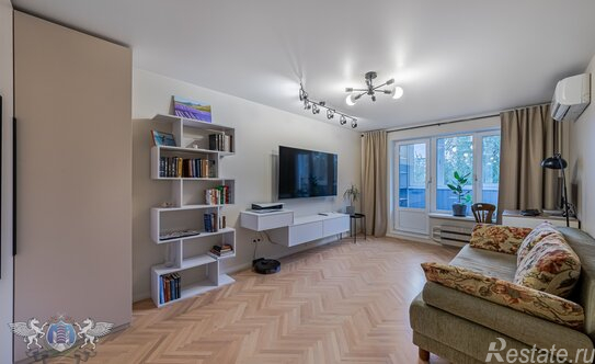 Продажа 2-комн квартиры на вторичном рынке Планерная улица,  д. 26 с1