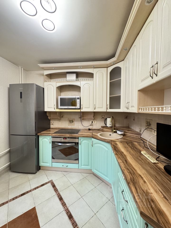 Аренда 2-комн квартиры на вторичном рынке Богатырский проспект, 58к1