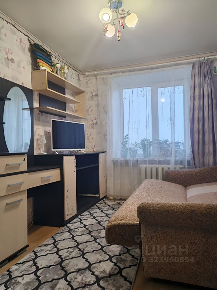 Продажа 2-комн квартиры на вторичном рынке Волхов, Авиационная улица, 38А