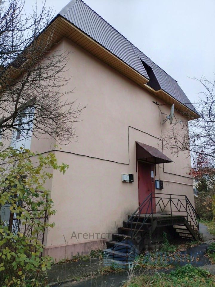 Продажа 3-комн квартиры на вторичном рынке Гатчина, улица Профессора Русинова, 16