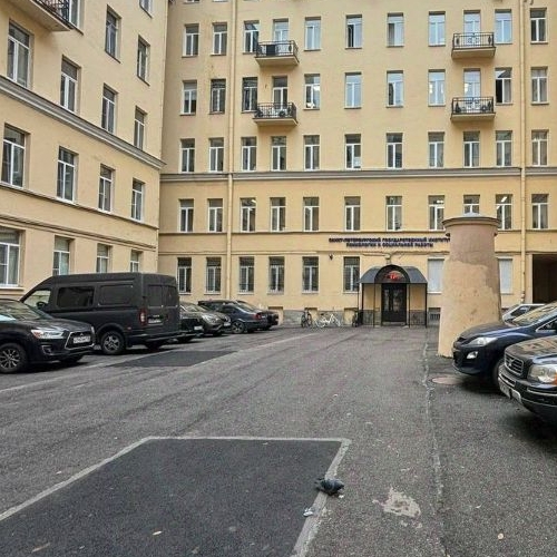 4-комн квартира 12-я Васильевского острова линия, 13