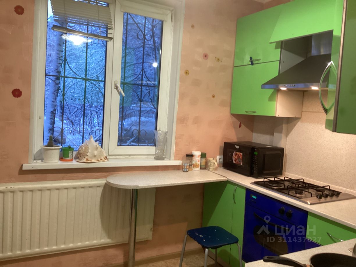 Продажа 2-комн квартиры на вторичном рынке улица Маршала Захарова, 35К2