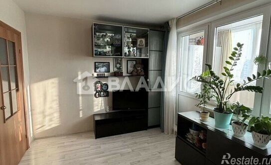 Продажа 1-комн квартиры на вторичном рынке Нововатутинская 3-я ул,  д. 13,  к. 2