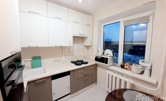 Продажа 2-комн квартиры на вторичном рынке Киришский район, улица Строителей,  д. 17