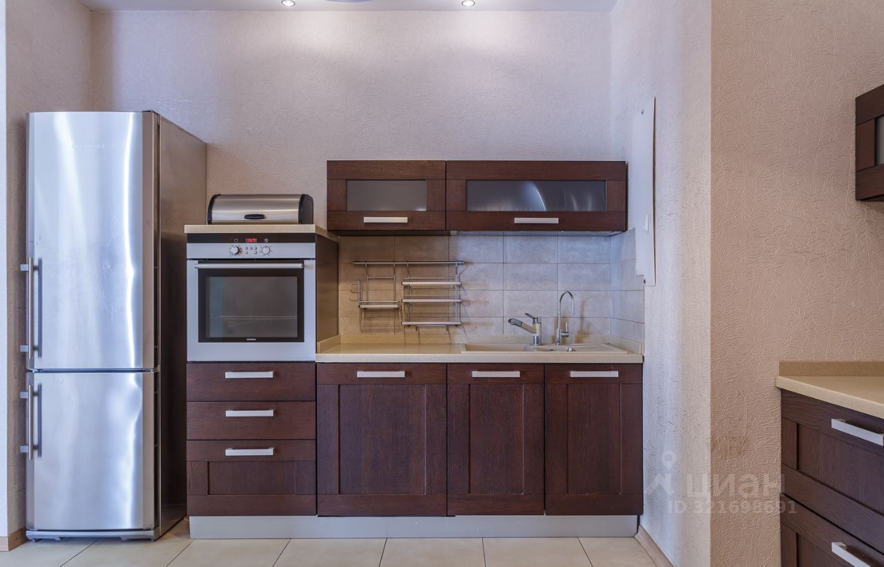 Продажа 4-комн квартиры на вторичном рынке Мосфильмовская улица, 70к1