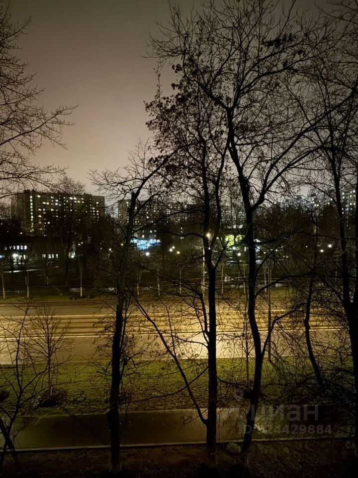 Продажа 2-комн квартиры на вторичном рынке Симферопольский бульвар, 2