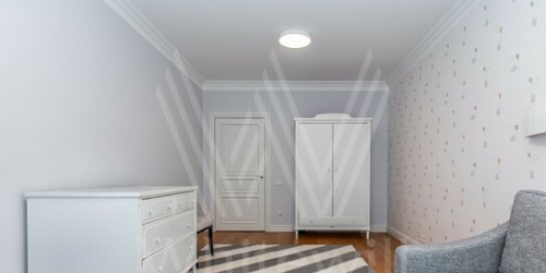 4-комн квартира улица Трофимова,  д. 10