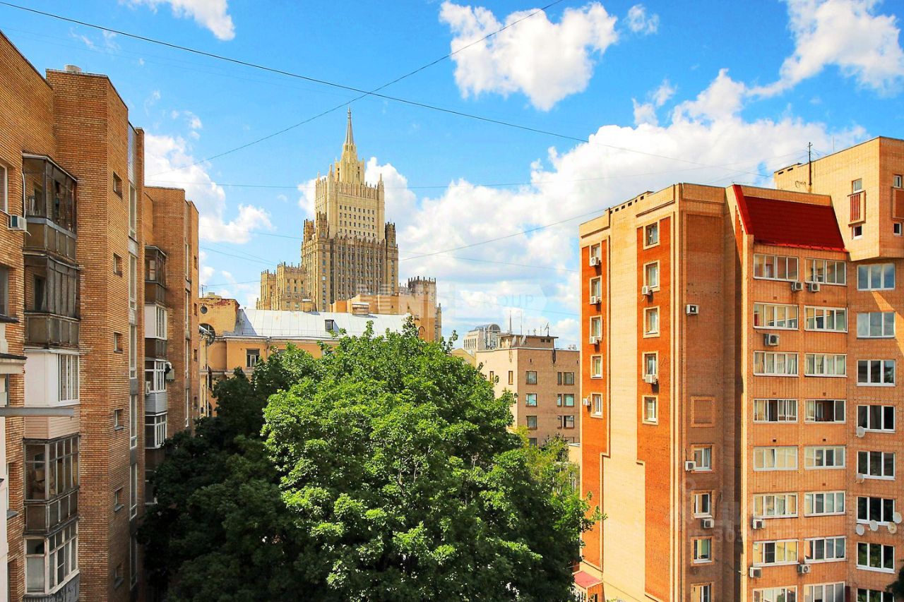 Продажа 6-комн квартиры на вторичном рынке Гагаринский переулок, 24/7С2