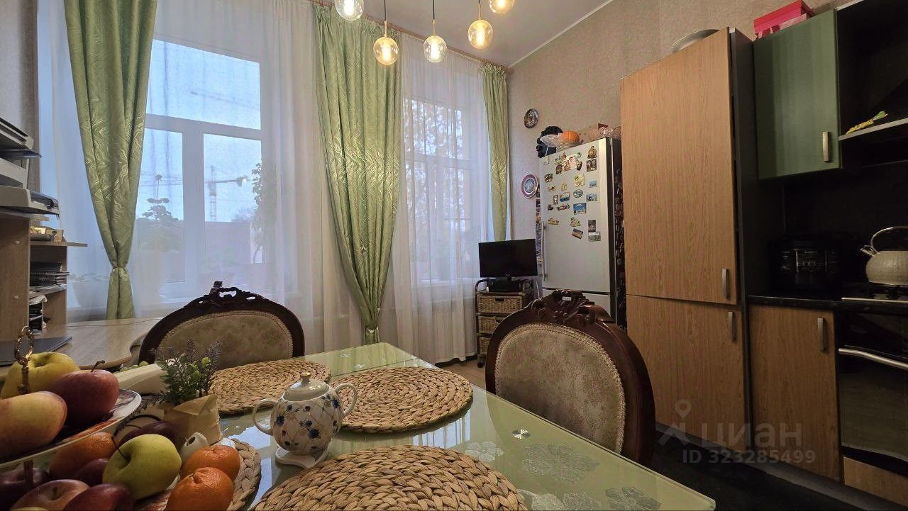 Продажа 2-комн квартиры на вторичном рынке 17-я Васильевского острова линия, 70/12