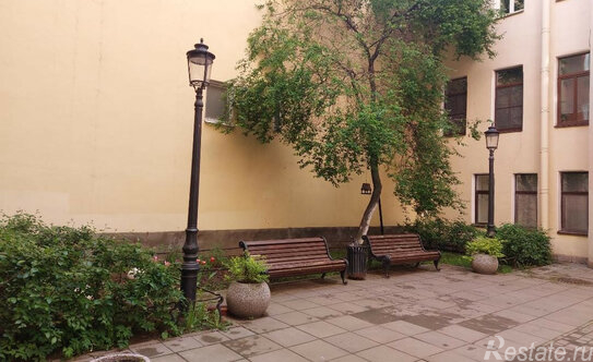 Продажа 4-комн квартиры на вторичном рынке Галерная улица,  д. 44