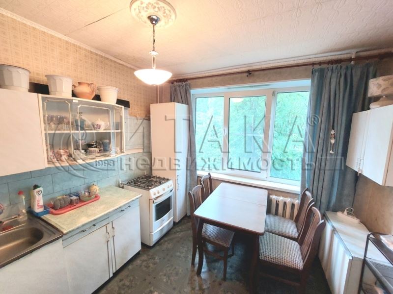 Продажа 2-комн квартиры на вторичном рынке Выборг, Сухова,  д. 16