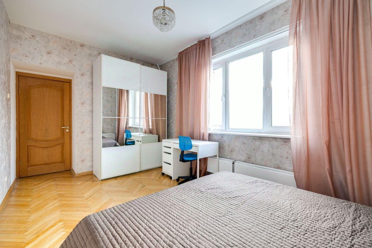 Аренда 3-комн квартиры на вторичном рынке Петрозаводская улица, 19К2