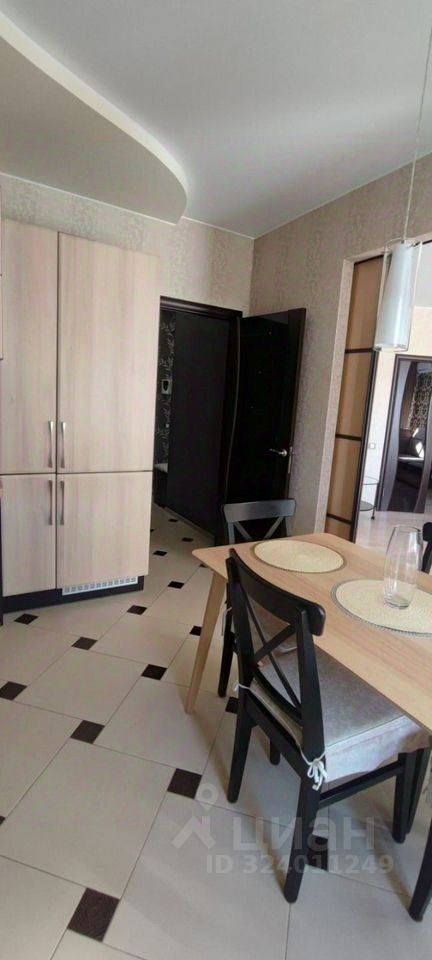 Аренда 2-комн квартиры на вторичном рынке Парашютная улица, 52