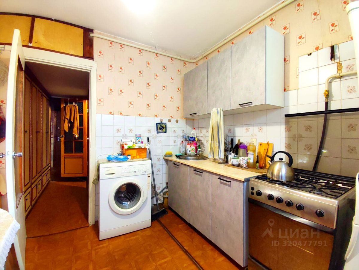 Продажа 2-комн квартиры на вторичном рынке Петергоф, Чебышевская улица, 11