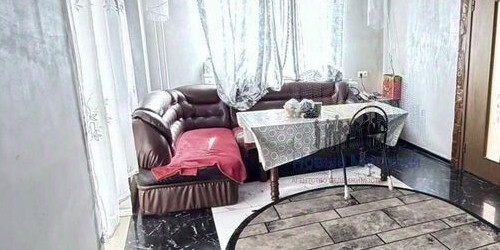 4-комн квартира улица Матроса Железняка, 57