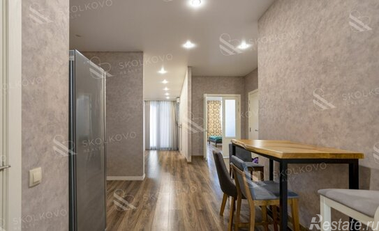 Продажа 4-комн квартиры на вторичном рынке Мосфильмовская улица,  д. 8