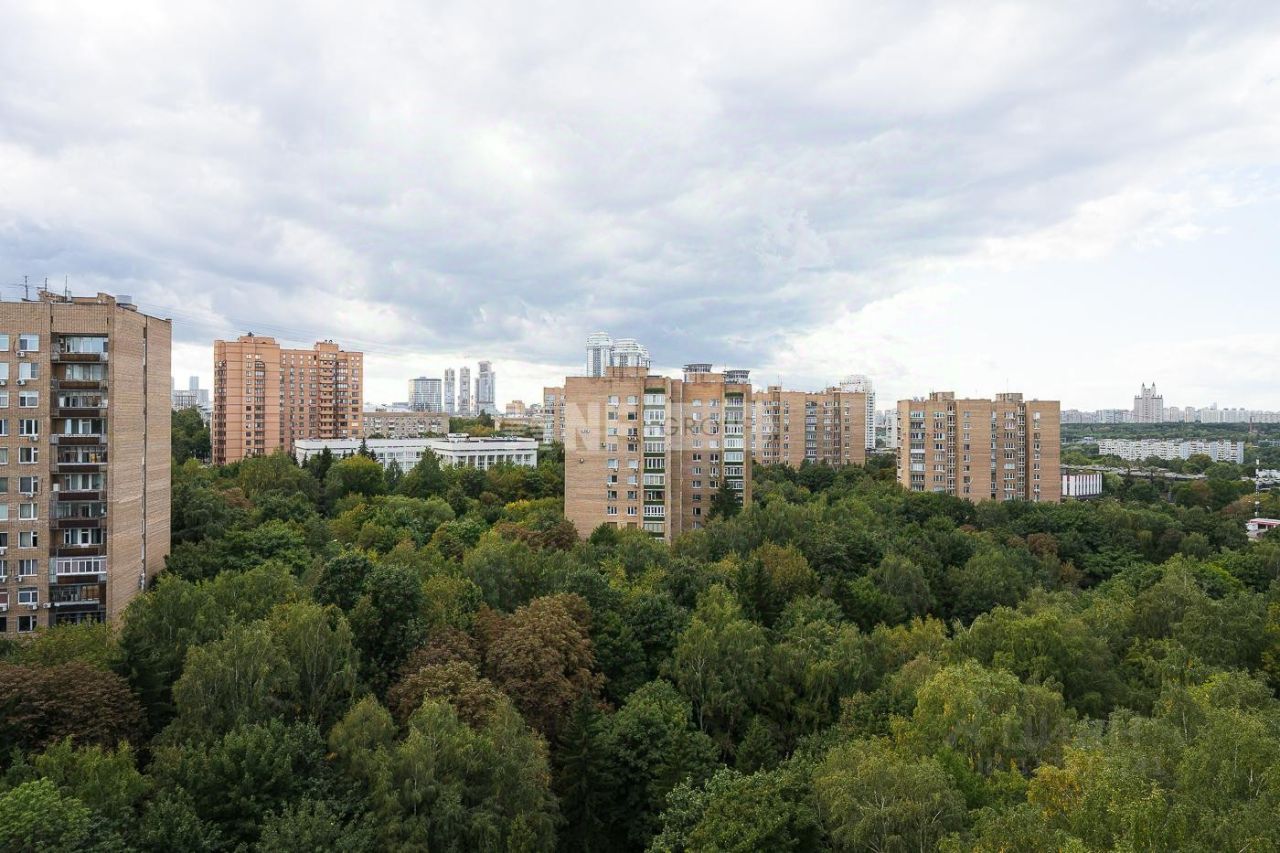Продажа 4-комн квартиры на вторичном рынке Мосфильмовская улица, 1к6