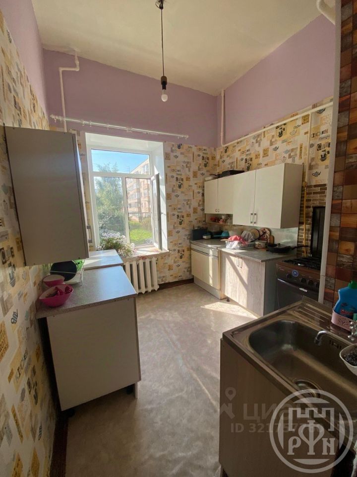 Продажа 4-комн квартиры на вторичном рынке Кронштадт, улица Велещинского, 12