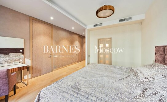 Продажа 4-комн квартиры на вторичном рынке улица Льва Толстого,  д. 23 к1