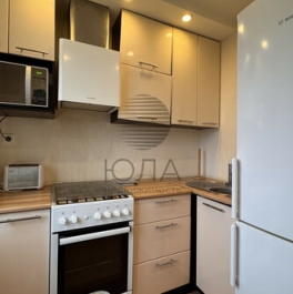 Продажа 3-комн квартиры на вторичном рынке Славы пр-кт,  д. 16