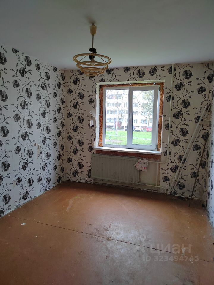 Продажа 2-комн квартиры на вторичном рынке Кириши, улица Нефтехимиков, 18