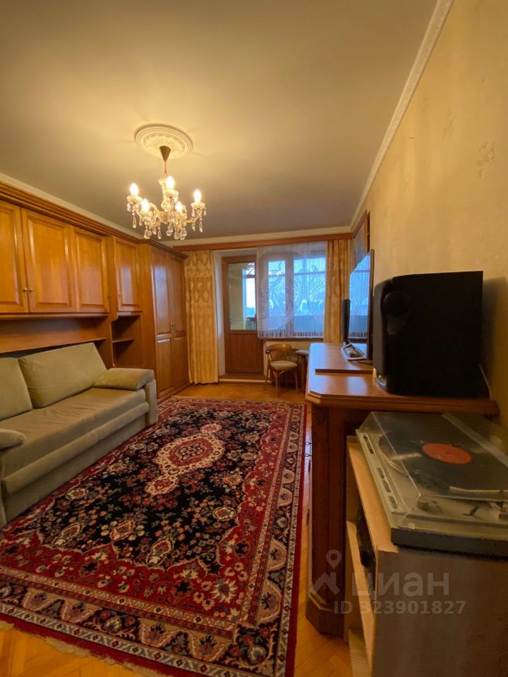 Продажа 3-комн квартиры на вторичном рынке улица Маршала Мерецкова, 2