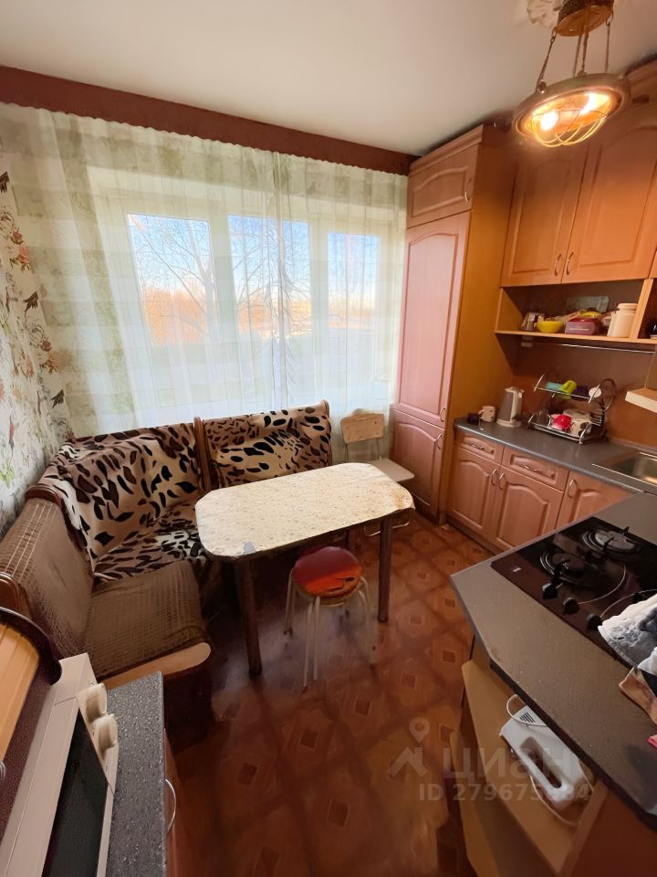 Продажа 3-комн квартиры на вторичном рынке Коммунар г., улица Гатчинская, 14