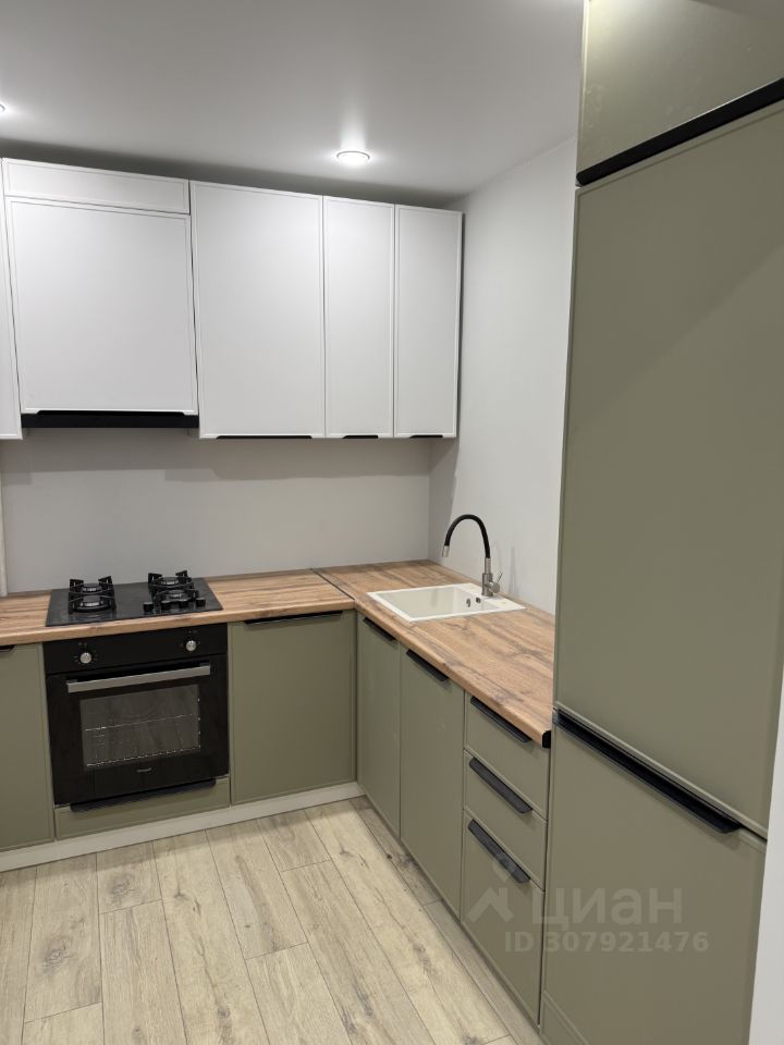 Продажа 3-комн квартиры на вторичном рынке Днепропетровская улица, 27к1