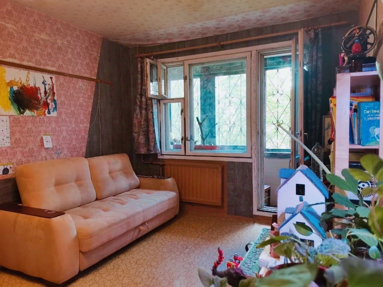 Продажа 1-комн квартиры на вторичном рынке проспект Стачек, 192