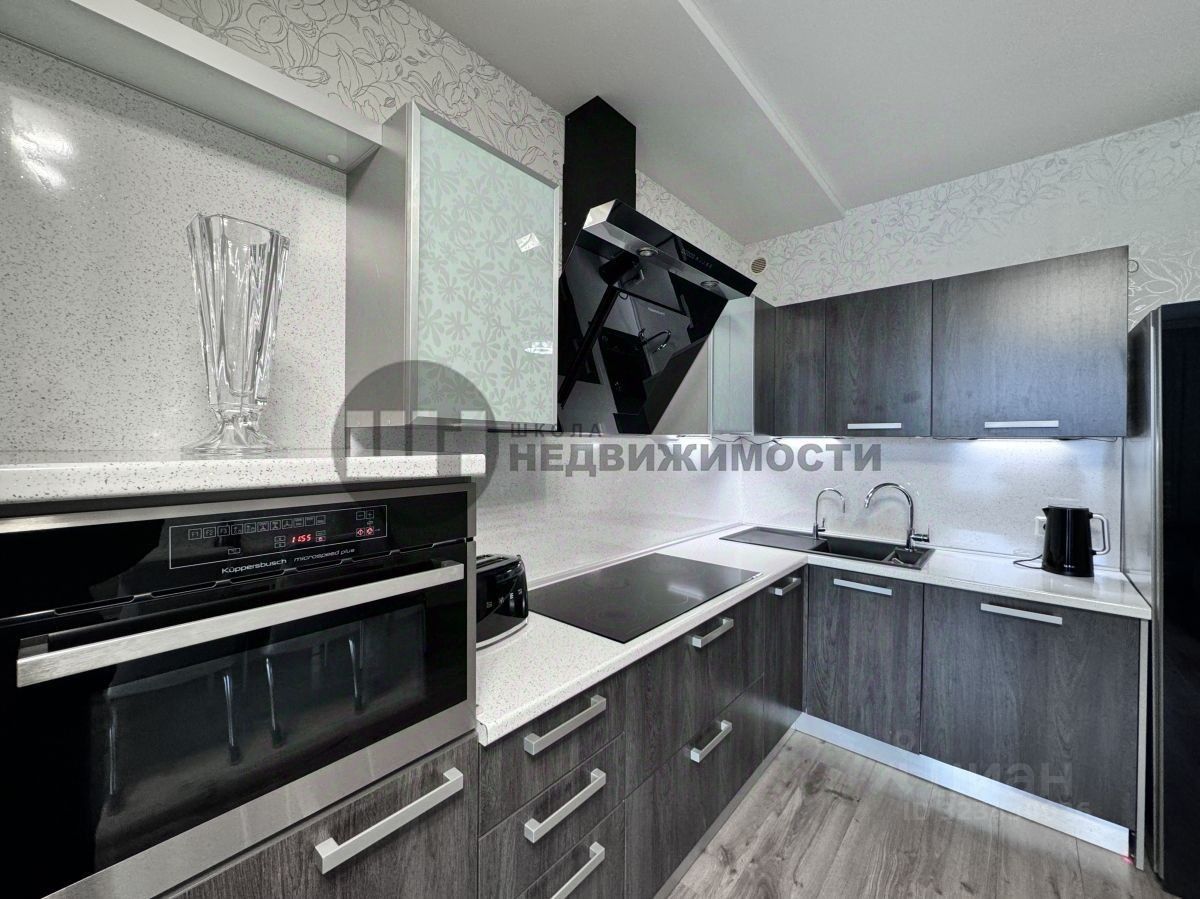 Продажа 3-комн квартиры на вторичном рынке улица Композиторов, 12